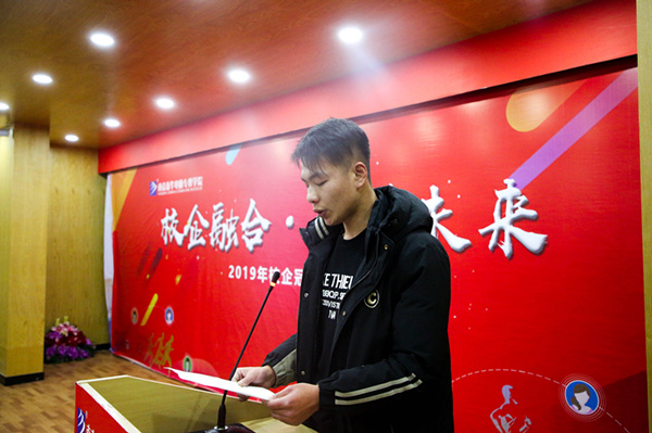 “校企融合，逐夢(mèng)未來(lái)”—2019校企冠名班簽約授牌儀式圓滿(mǎn)落幕