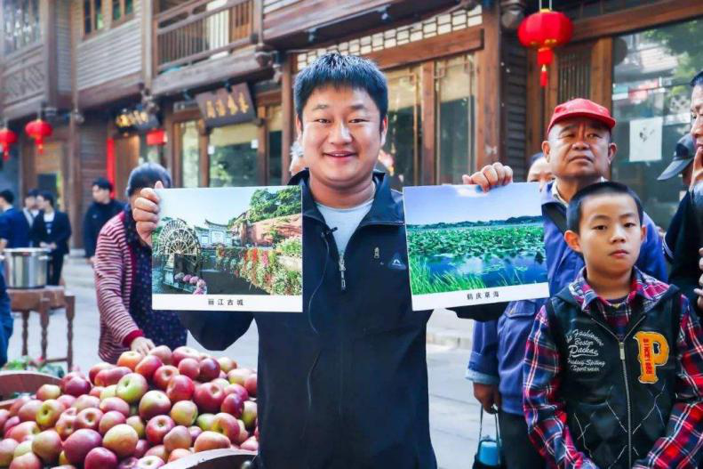 抖音達(dá)人石榴哥化身嗨學(xué)體驗(yàn)官，空降新華引爆直播間