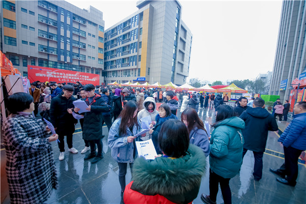 為什么總勸你來校實地考察？好學校不怕比較！