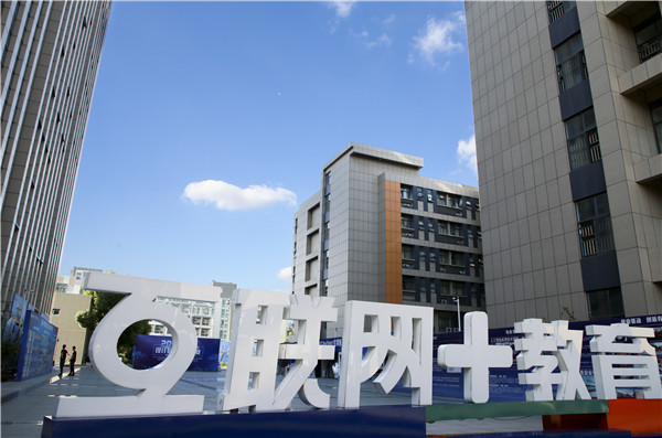 想學互聯(lián)網(wǎng)技術，怎么學？