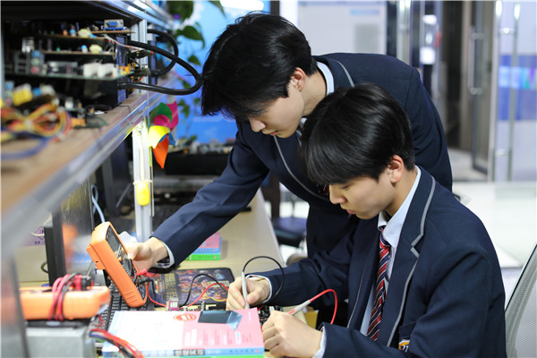 波士頓動力Atlas展示強化學(xué)習(xí)新成果，工業(yè)機器人行業(yè)未來前景廣闊